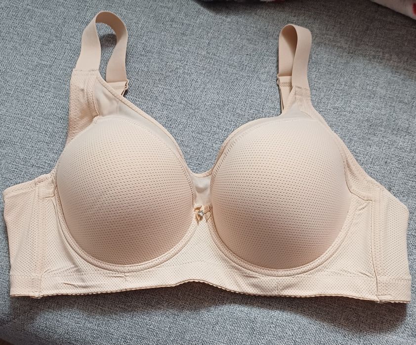 Sprzedam nowy stanik 90C