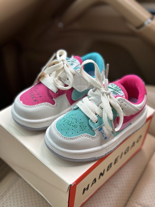 Дитячі кросівки