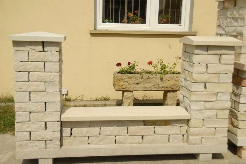 Daszki, nakrywy z piaskowca na ogrodzenie