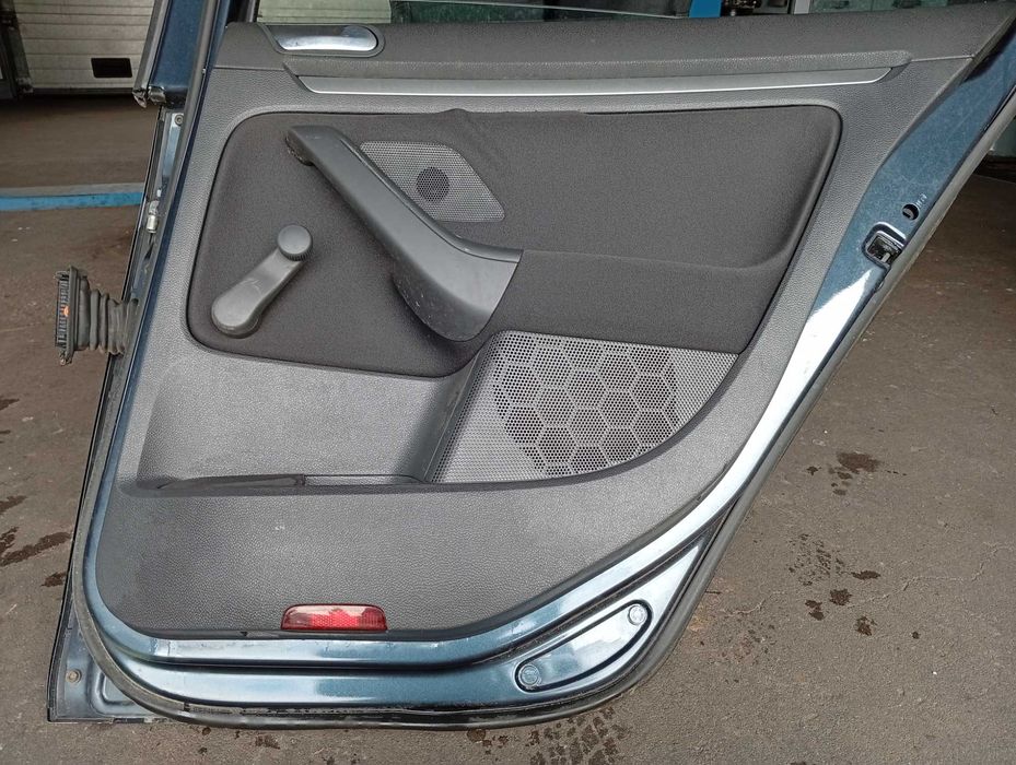 Drzwi tylne prawe Volkswagen Golf V Nr.33