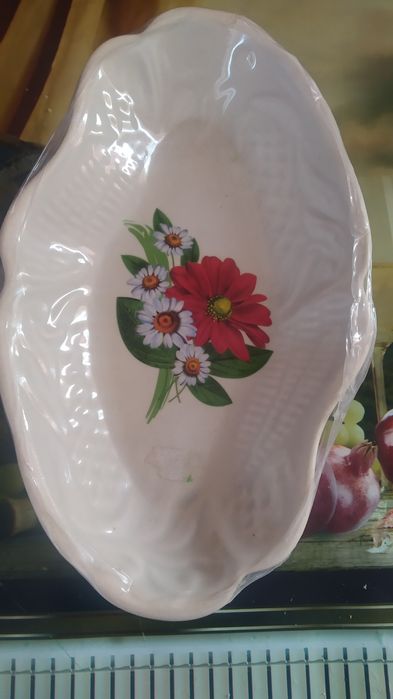 Салатниці, тарілки під закуску