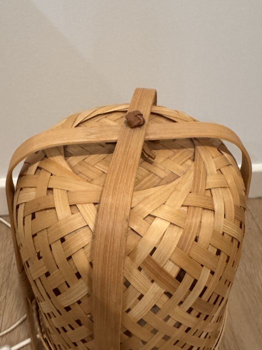 Candeeiro de palinha e madeira