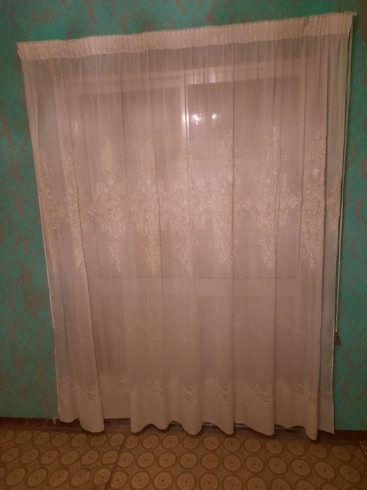Cortinas, cerca de 10