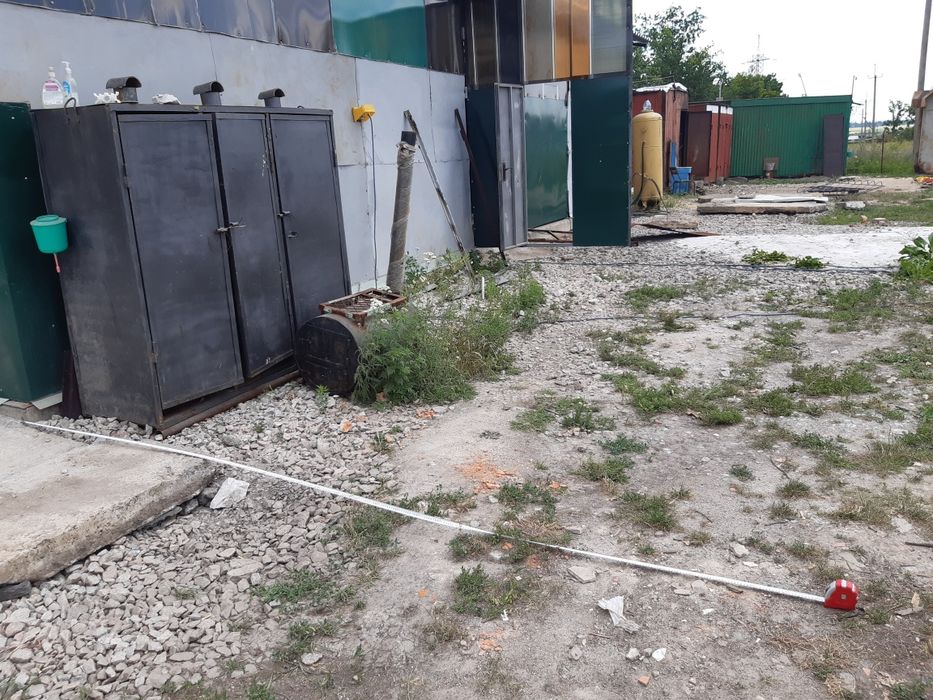 База , територія з будівлями.