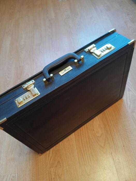 Duża twarda walizka neseser