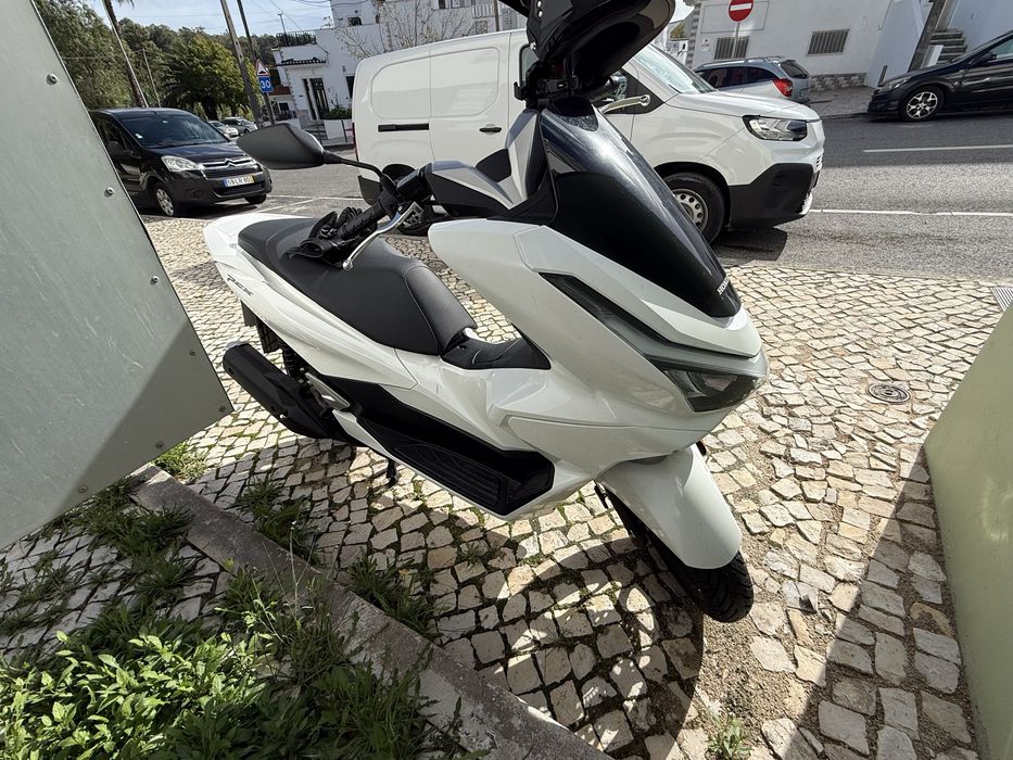 Moto em excelente estado nunca usada para estafetagem!