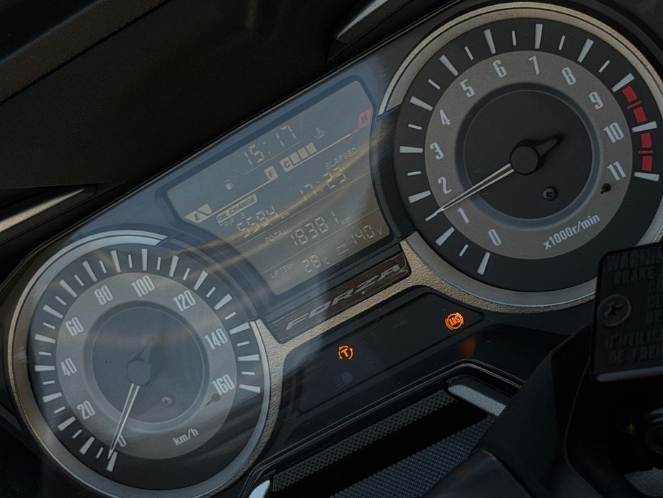 HONDA FORZA 300 - Ótimo Estado!