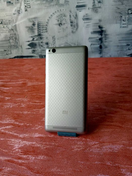 Смартфон Xiaomi Redmi 3 4G-в хорошем  и полностью рабочем состоянии
