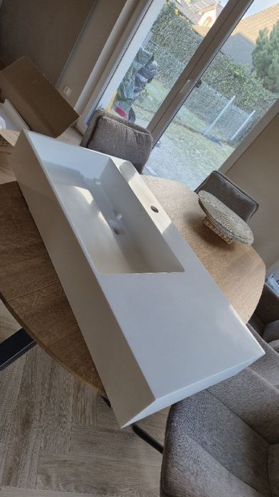 Umywalka Rea Archi 90 cm – nowa, do  naprawy