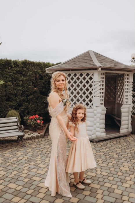 Продам вечірні плаття доросле і дитяче