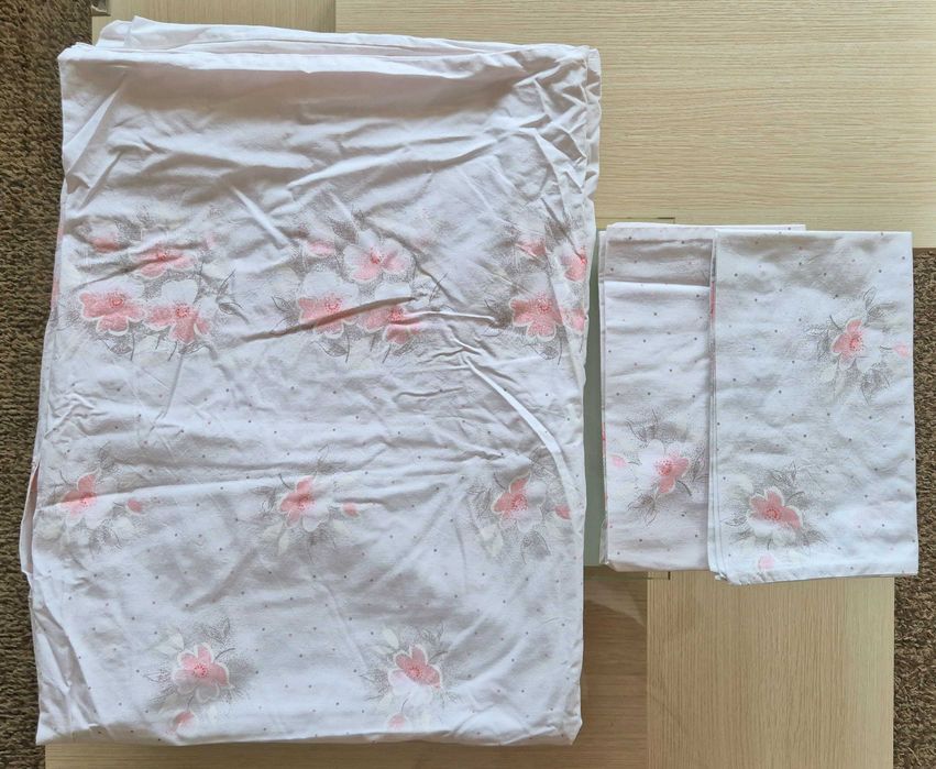 Komplet białej pościeli wzór kwiatowy PRL