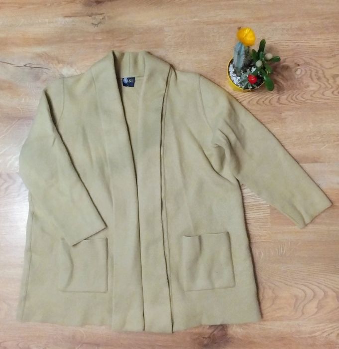 Sweter kardigan dzianinowy beżowy z kieszeniami