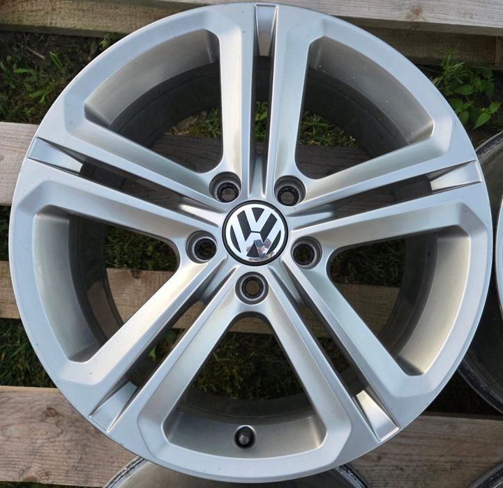 Felgi Oryginał VW Passat Sharan T-Roc Sharan Touran Golf R-line 7,5Jx17 ET47 5x112 Malory