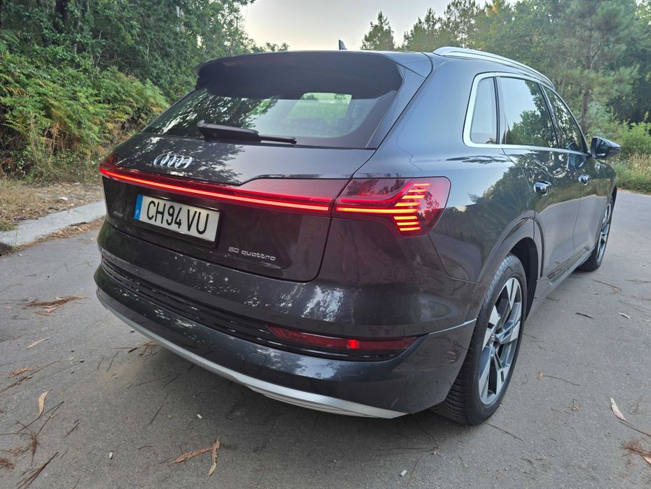Audi e-tron 50 Quattro | 331 cv | 123.000km | Cinza Manhattan Metálico | Dezembro 2020