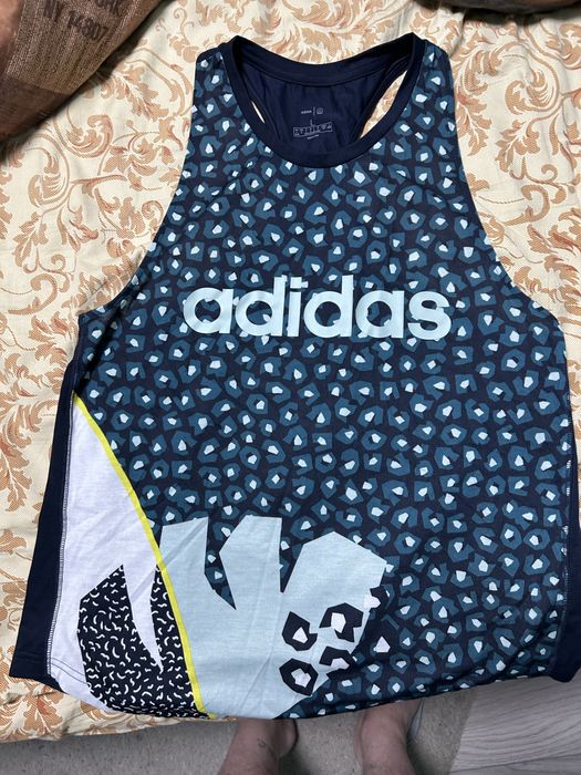 Продам фирмееная майка адидас привезена из за границы цвет синий матер