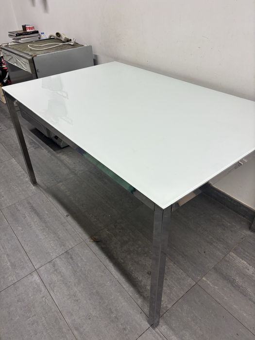 Mesa e conjunto 4 cadeiras