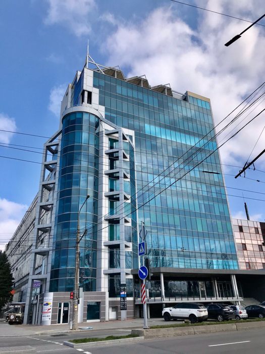 Оренда розважального комплексу з басейном на даху