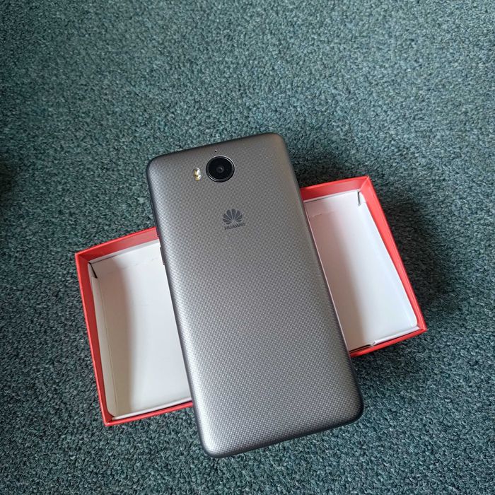 ### Telefon Huawei Y6 2017 ###