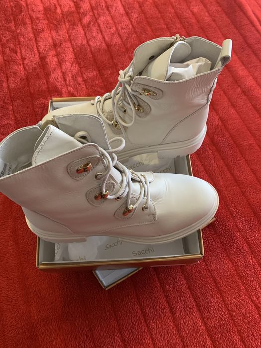 Botas sacchi cano alto novas na caixa