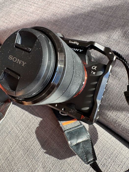 Sony alpha 7 III + FE 28-70mm f/3.5-5.6 OSS II + smallrig cage