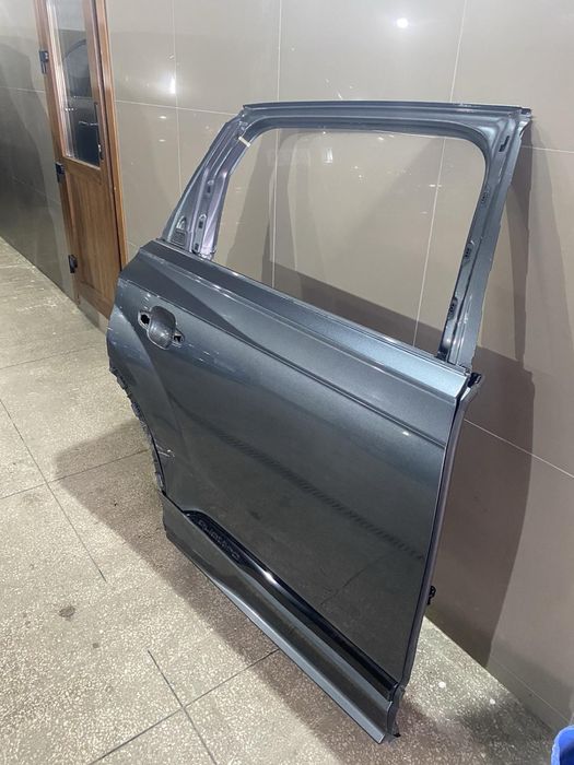 Продам задні праві двері з Audi q7