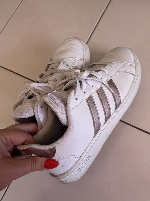 Tenis adidas brancos