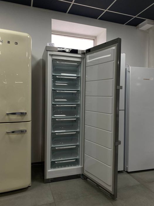 Морозильна камера Liebherr GNEF 4335