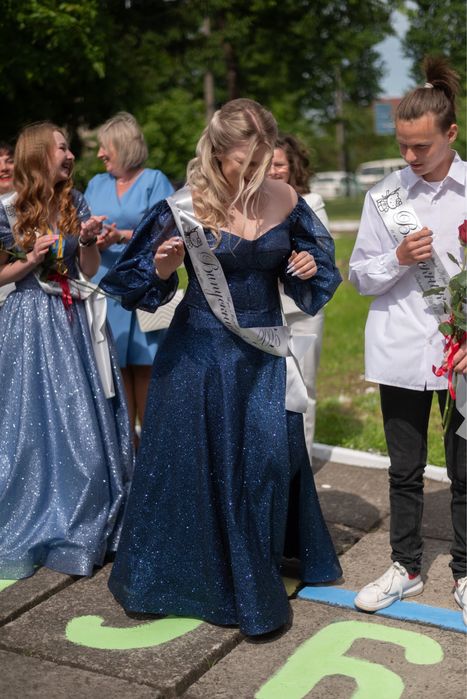 Сукня з блискітками