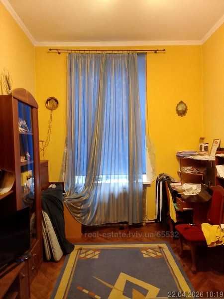 Продам 2х кімнатну квартиру в Центрі Львова по вул. Зелена. Австрійській будинок. 1 високий поверх, 50 м кв