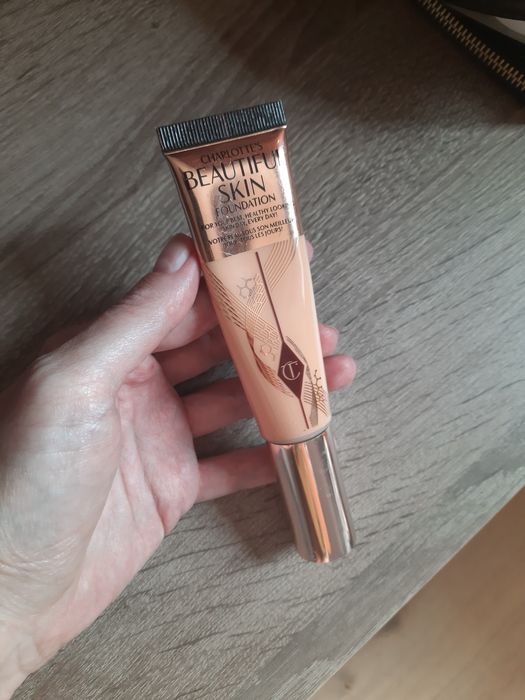 Тональна основа charlotte tilbury beautiful skin foundation