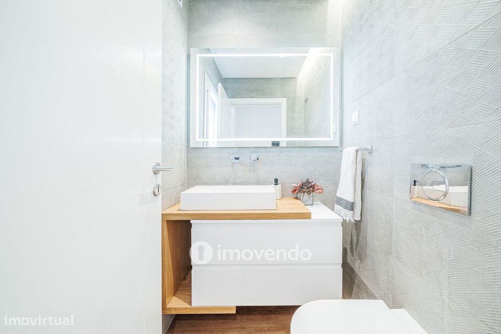 Moradia T3+1 moderna, com garagem e áreas amplas, em Alcochete