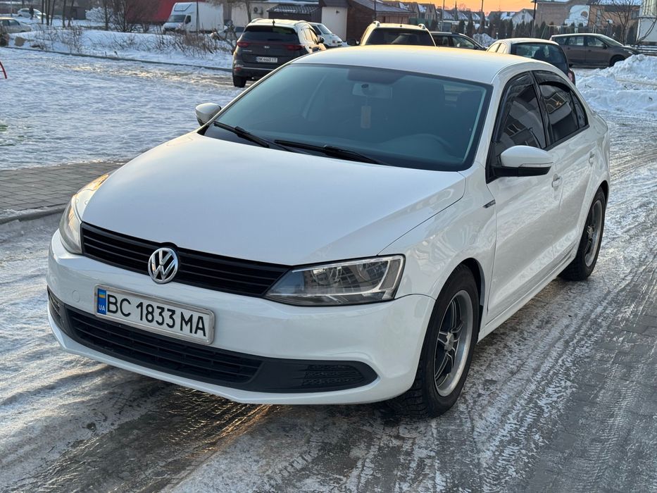 Продам  VOLKSWAGEN JETTA  2013 Року