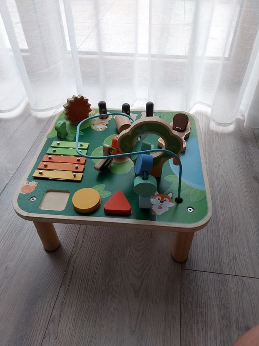 Drewniany stoliki edukacyjny dla dzieci