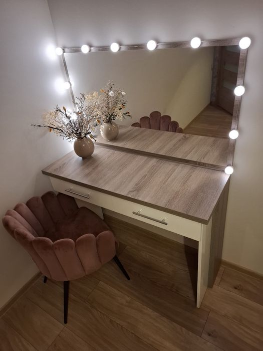 Toaletka z lustrem podświetlane, biurko stolik