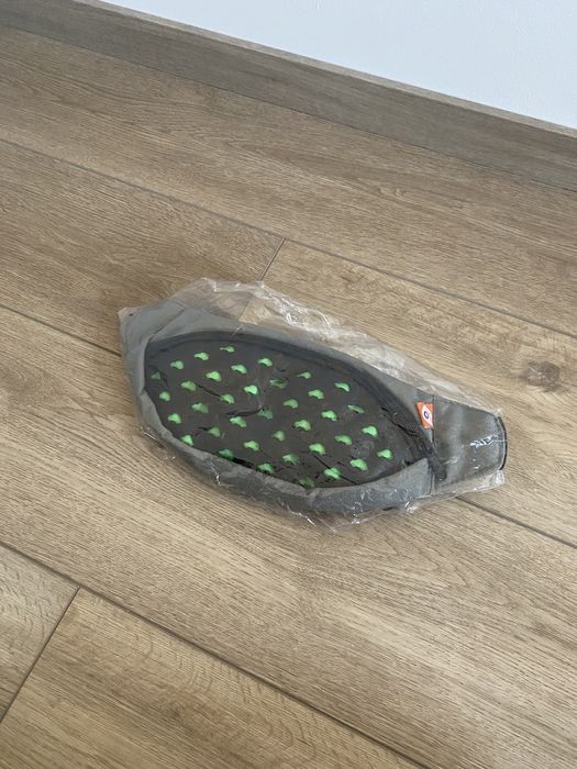 Nerka szara ze skórzanymi wstawkami OLX