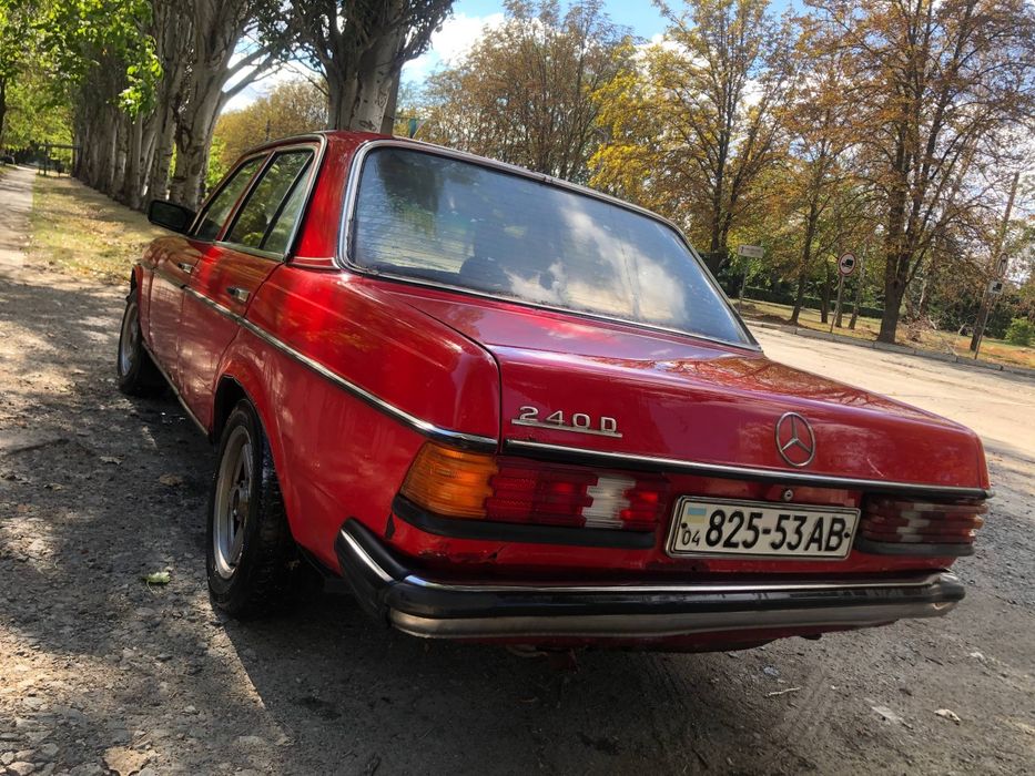Mersededs 123 (240D)