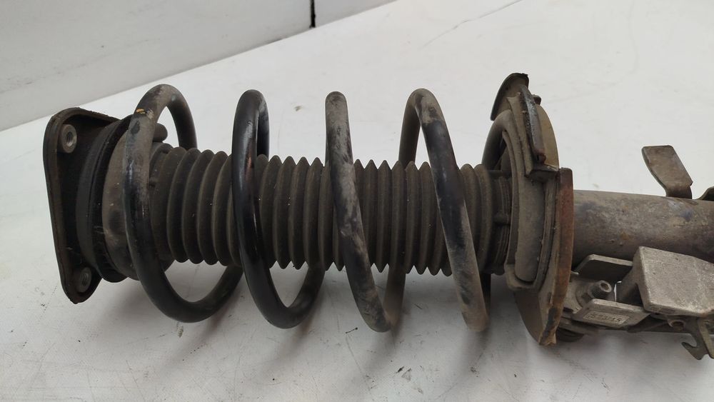 Amortecedor frente direito FORD Focus III Carrinha