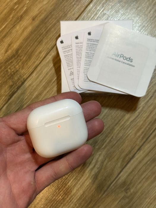 Nowe AirPods 4 (ANC)