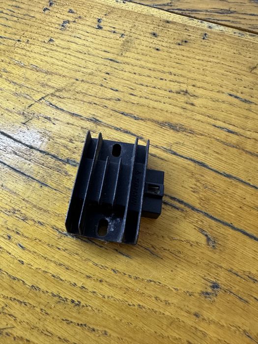 Regulator napięcia Yamaha XT125