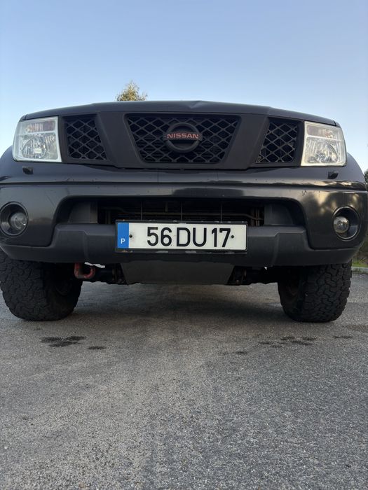 Nissan Navara D40 com tenda