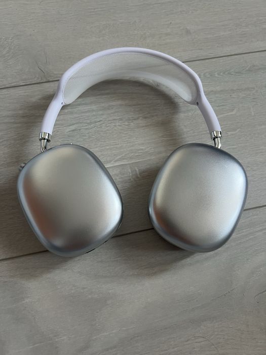 AirPods Max в белом цвете