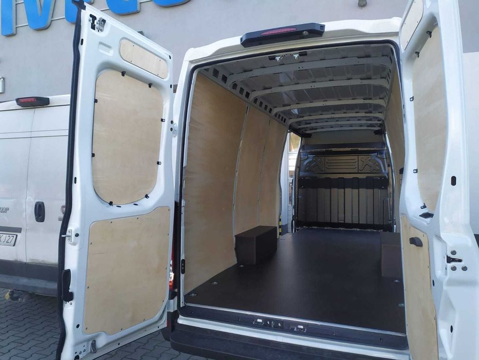 Zabudowa paki Iveco Daily, boki podłoga sufit 16m3