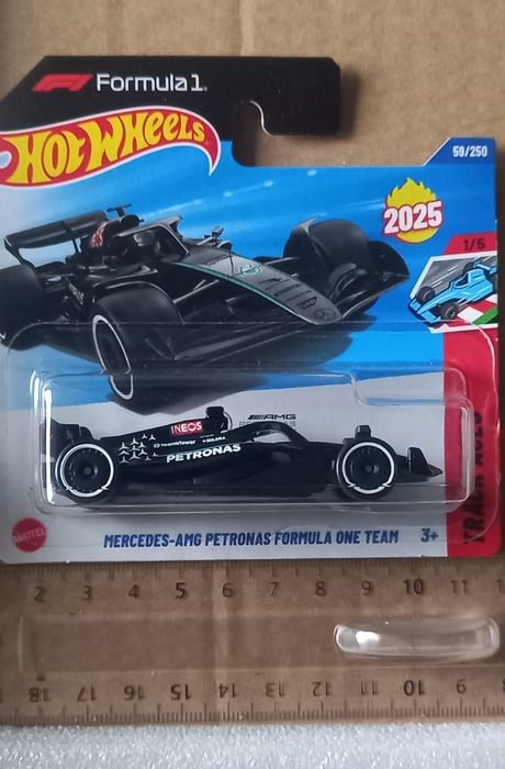Mercedes-amg petronas formula one team hot wheels