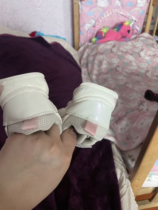 Кросівки 23, кеди 24