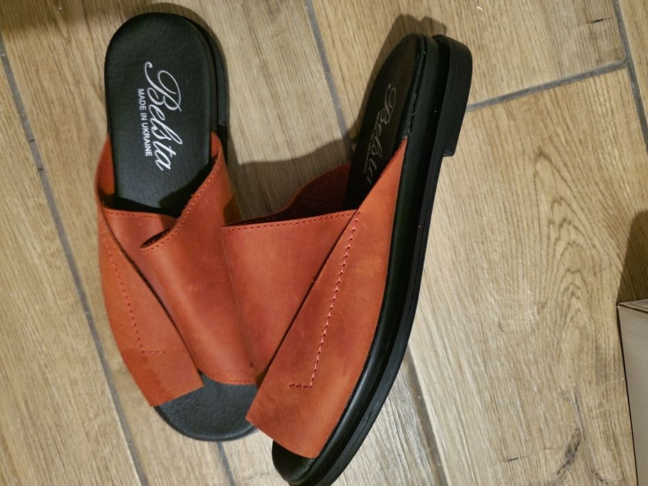 Нові шкіряні шльопанці, розмір 39