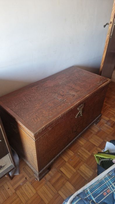 Arca antiga em madeira