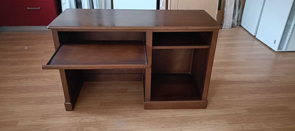 Secretaria de castanho