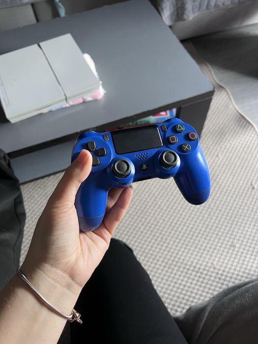 Ps4 + 2 comandos + cabo HDMI + Jogo horizon