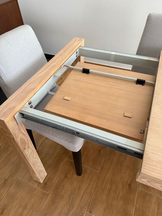 MESA DE JANTAR em Madeira Maciça Extensível 6/8 pessoas Banak Importa - Praticamente Nova