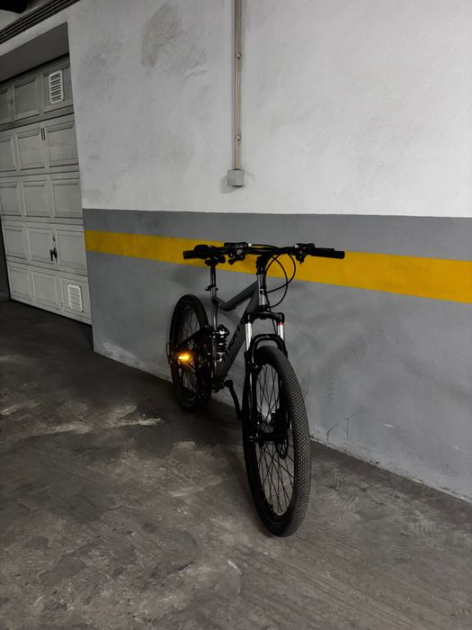 Vendo ou troco Bicicleta MomaBikes rock FS 26’
